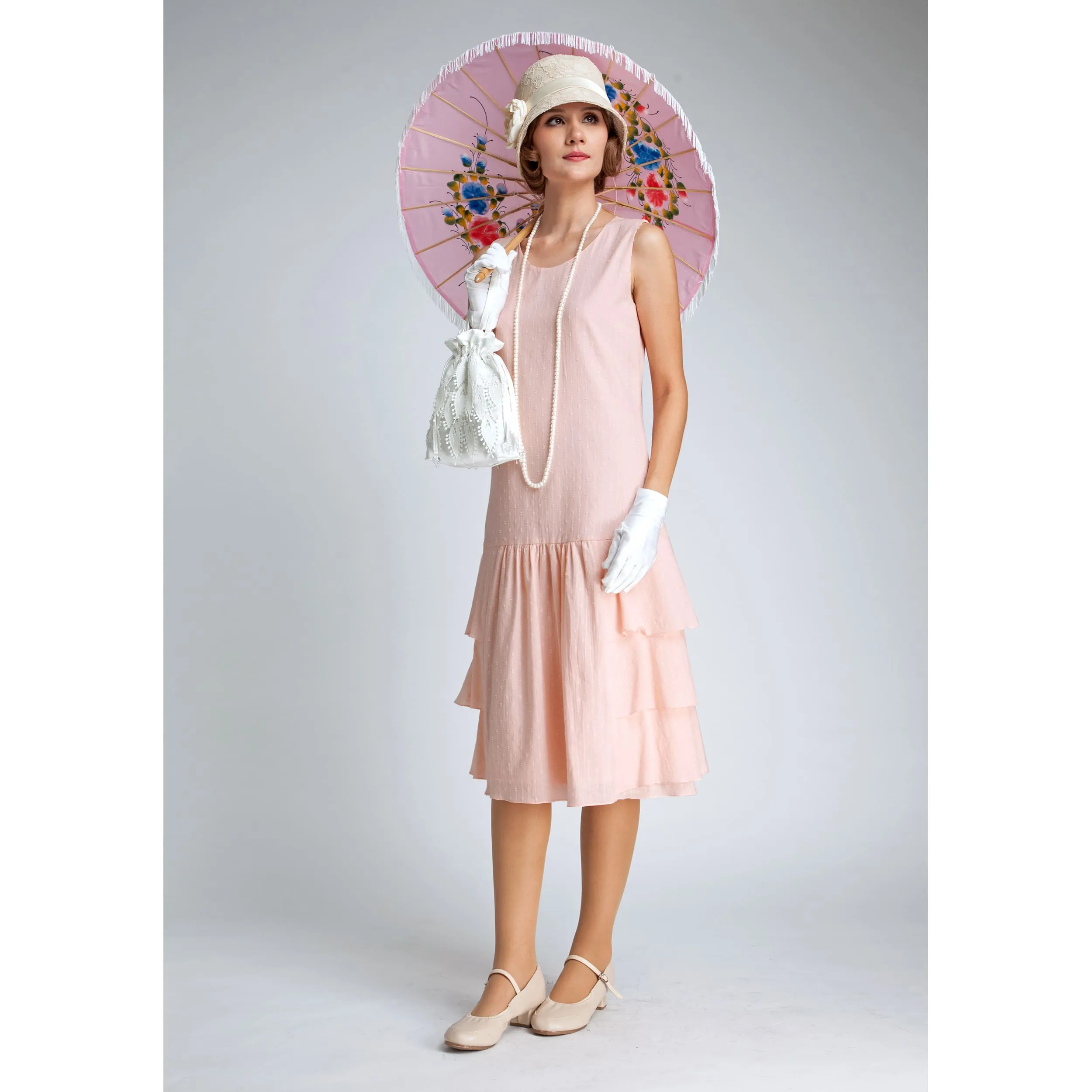 1920s drawstring wristlet in white duchess satin and lace