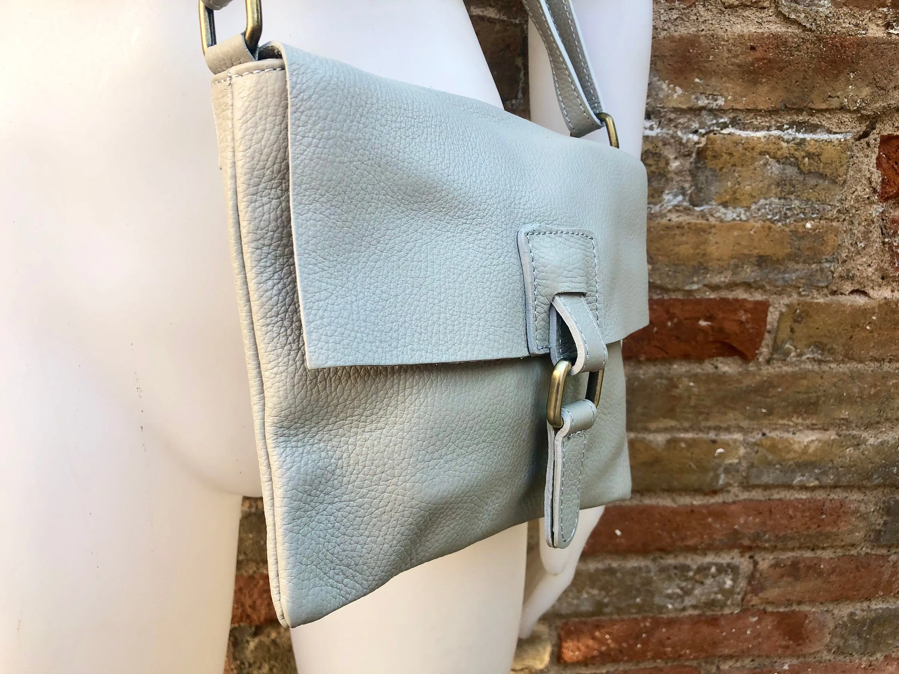 Cross body bag. BOHO grain leather bag in gray - BEIGE. Soft genuine grain leather. Crossover,boho  messenger bag . Taupe gray small purse