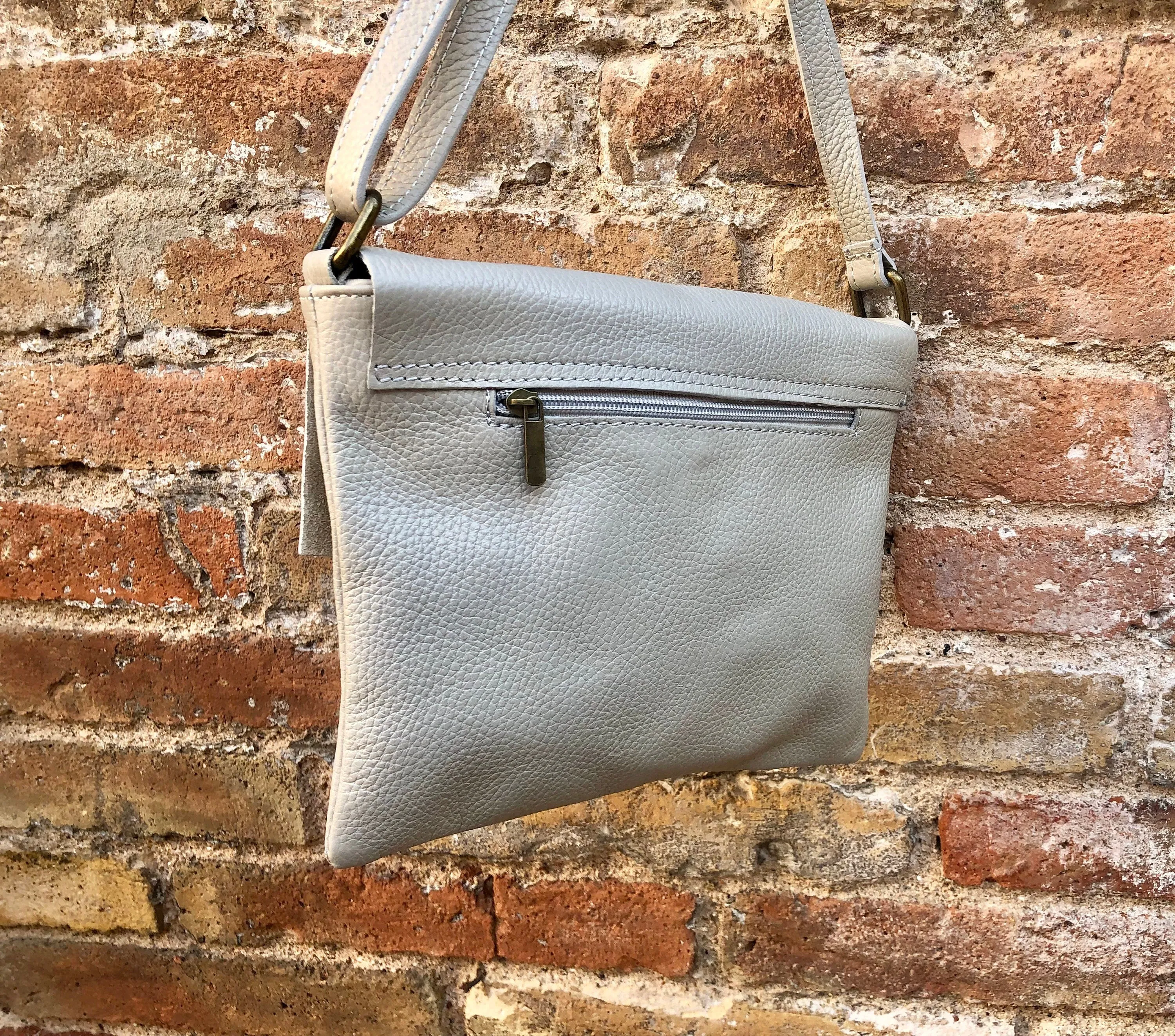 Cross body bag. BOHO grain leather bag in gray - BEIGE. Soft genuine grain leather. Crossover,boho  messenger bag . Taupe gray small purse