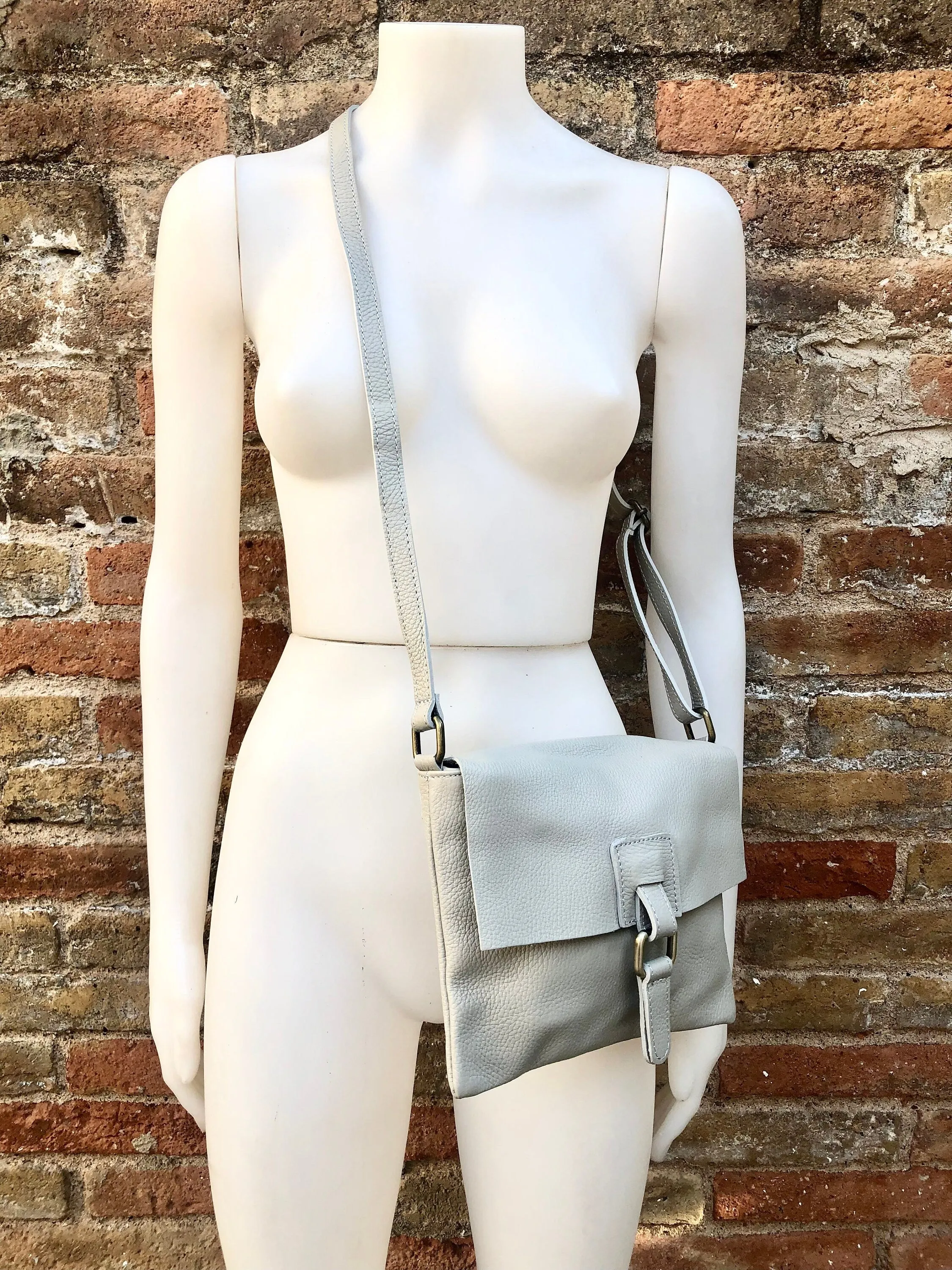 Cross body bag. BOHO grain leather bag in gray - BEIGE. Soft genuine grain leather. Crossover,boho  messenger bag . Taupe gray small purse