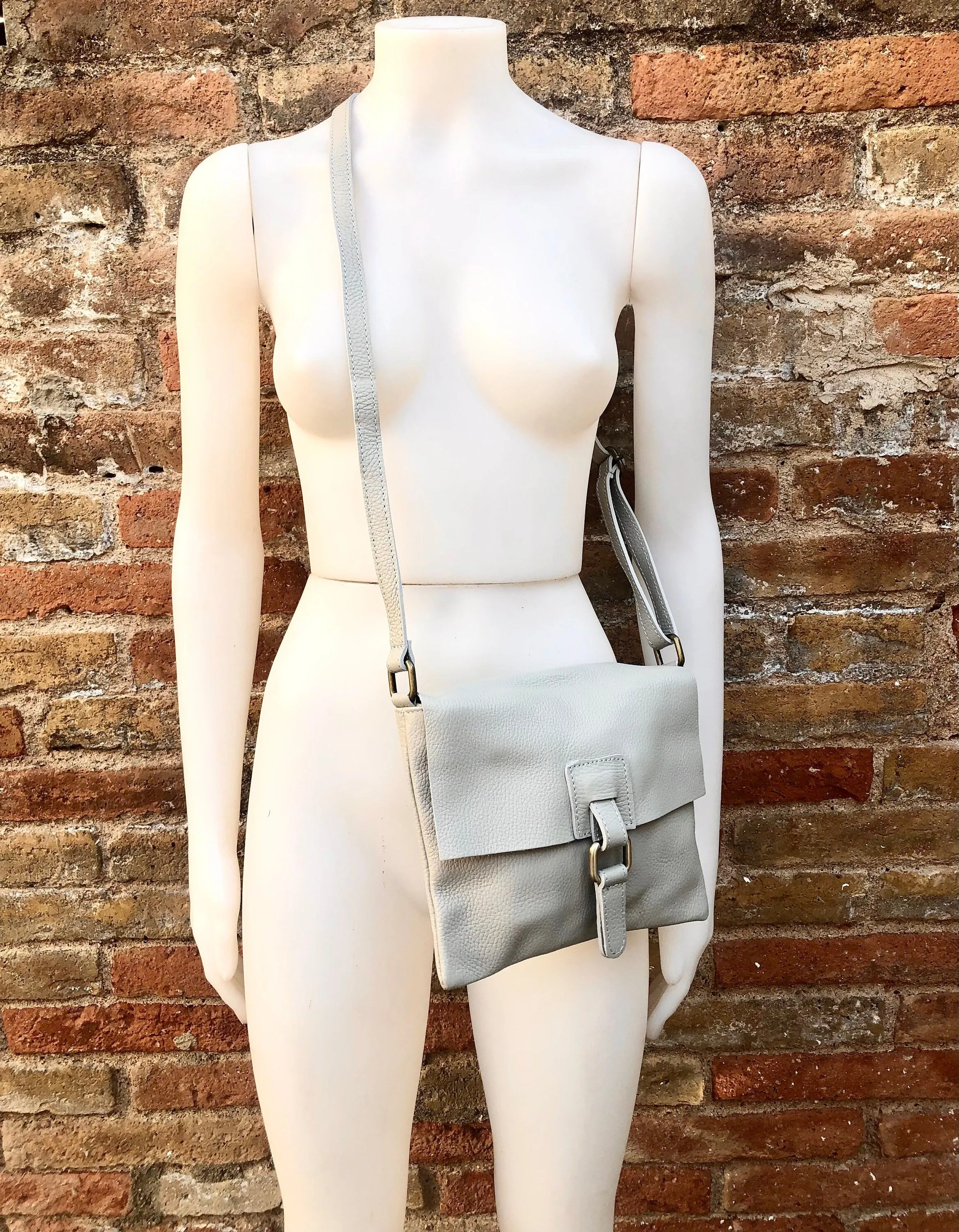 Cross body bag. BOHO grain leather bag in gray - BEIGE. Soft genuine grain leather. Crossover,boho  messenger bag . Taupe gray small purse