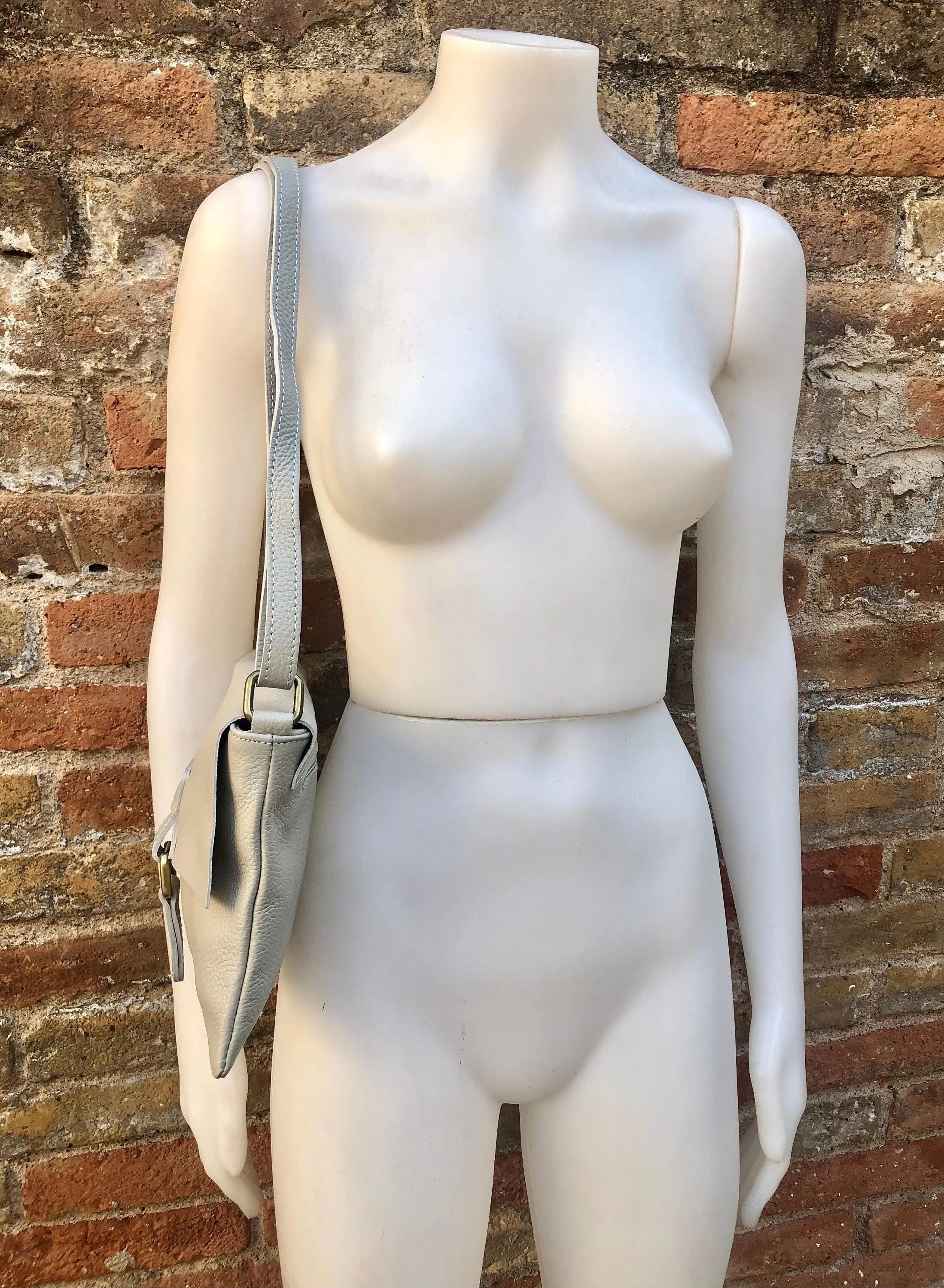 Cross body bag. BOHO grain leather bag in gray - BEIGE. Soft genuine grain leather. Crossover,boho  messenger bag . Taupe gray small purse