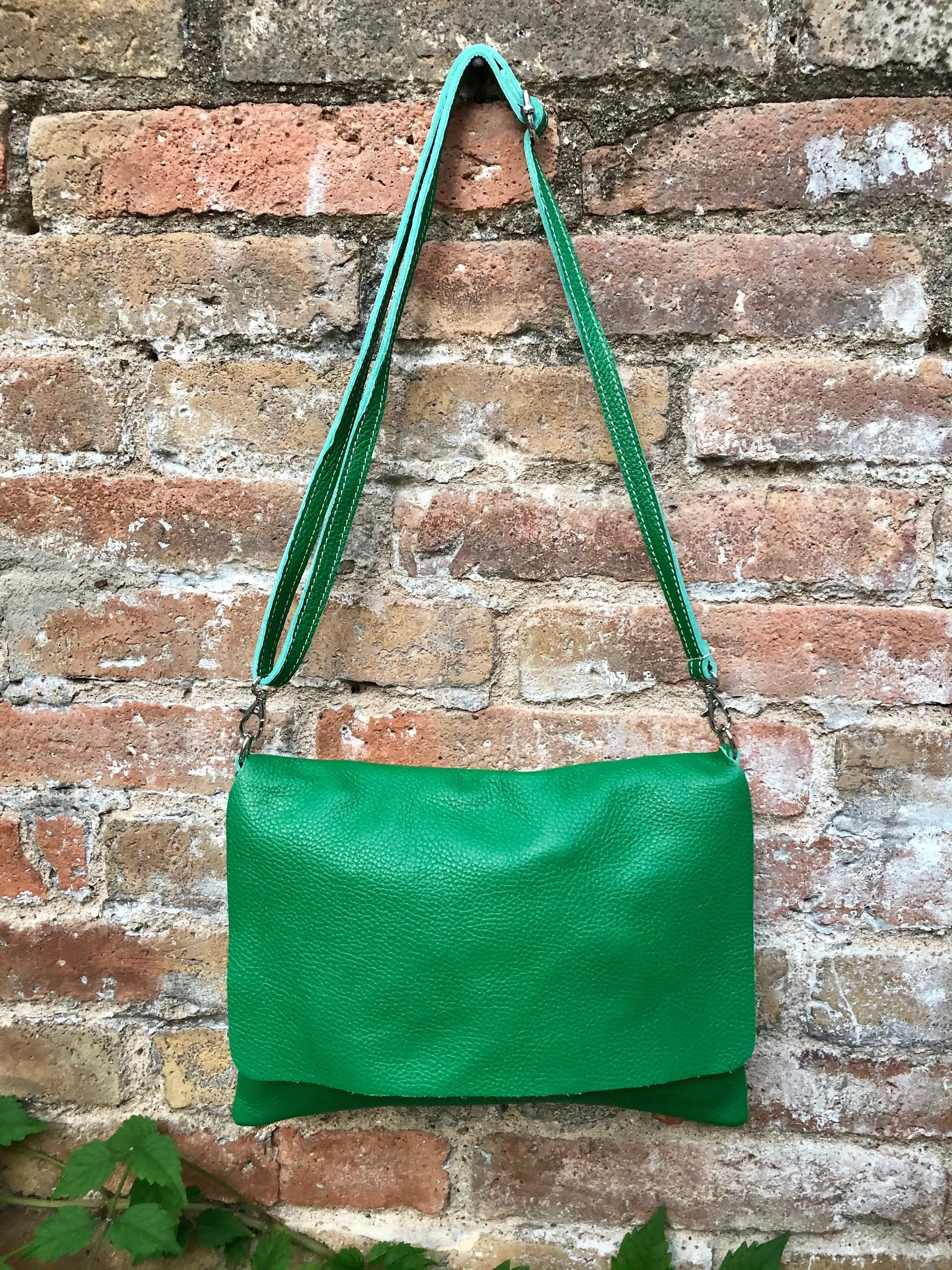 GREEN Cross body / shoulder bag. Genuine leather bag. Medium sized flat messenger bag with zipper   adjustable strap. Green leather purse