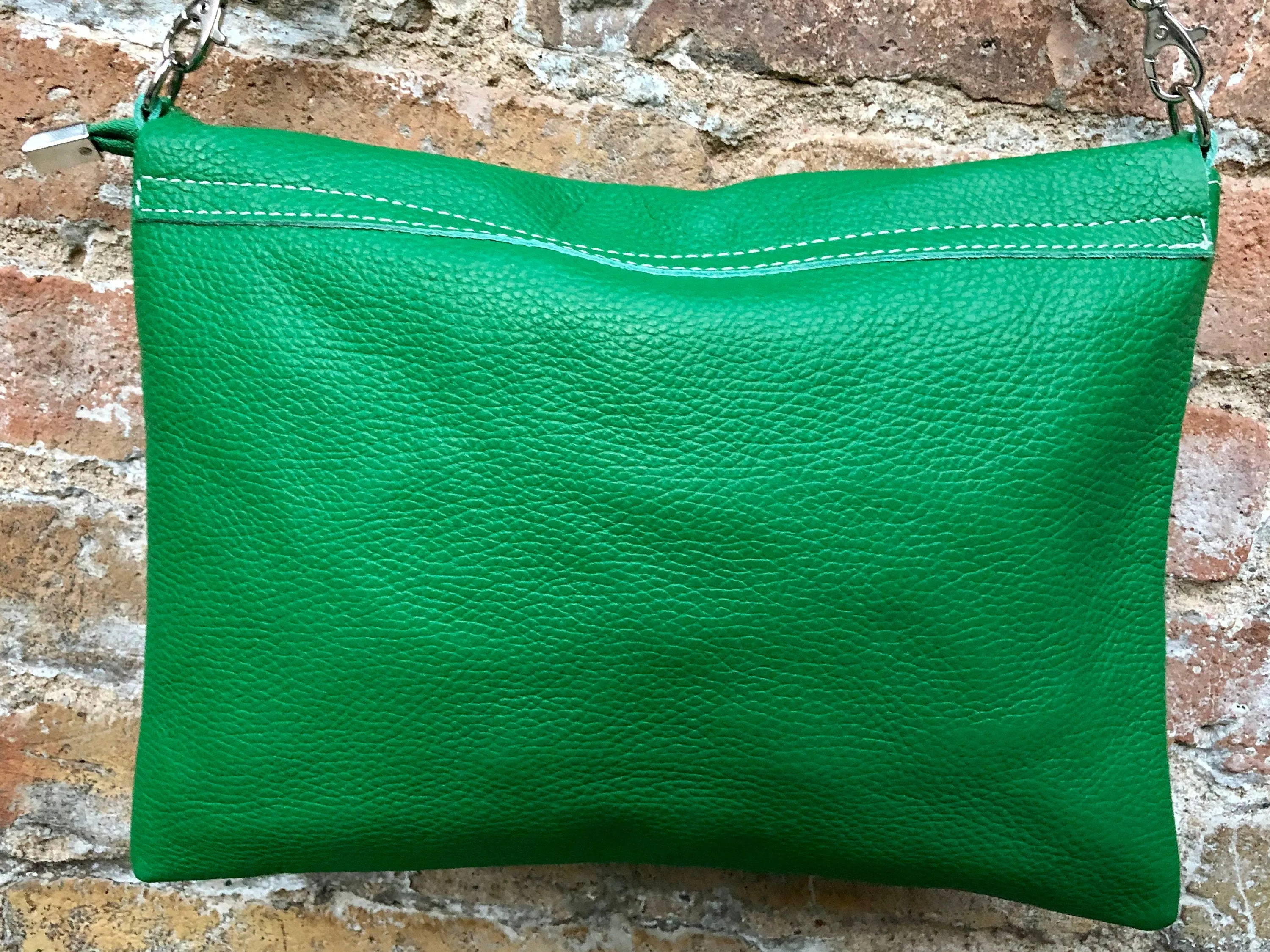 GREEN Cross body / shoulder bag. Genuine leather bag. Medium sized flat messenger bag with zipper   adjustable strap. Green leather purse